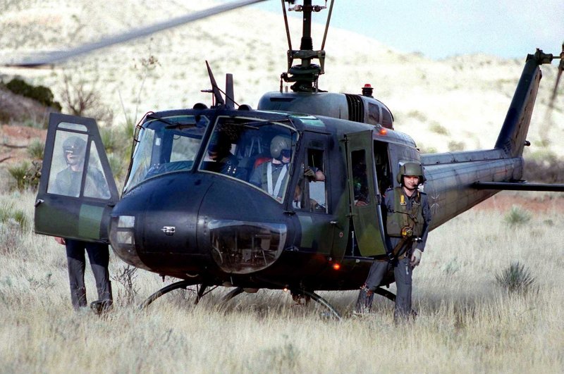 Вертолет uh-1c Huey Helicopter