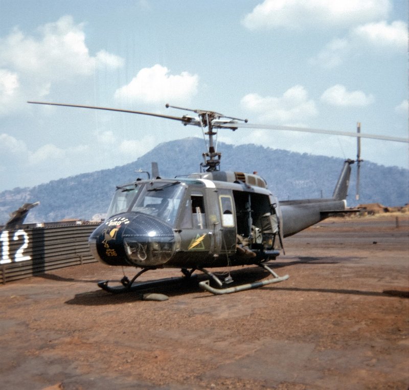 Вертолет uh-1 ирокез кабина