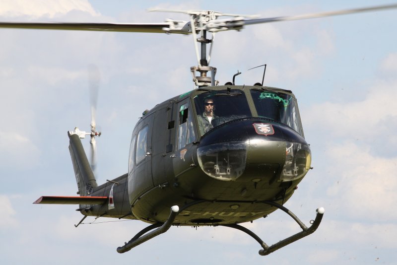 Вертолёт uh-1 Huey