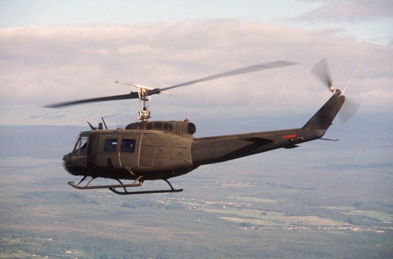 Вертолёт uh-1 Huey