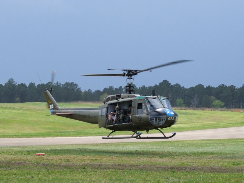 Вертолет Bell uh-1