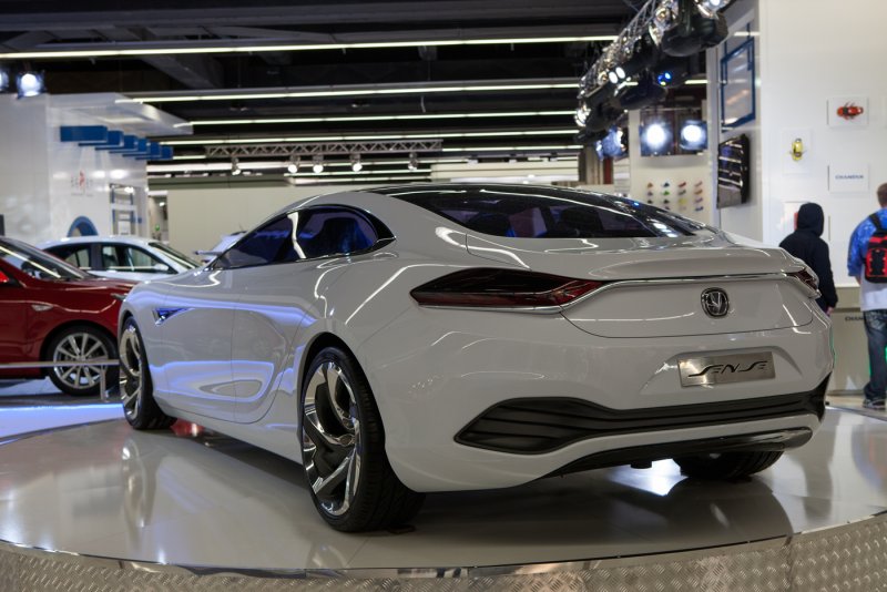 Китайский автосалон
