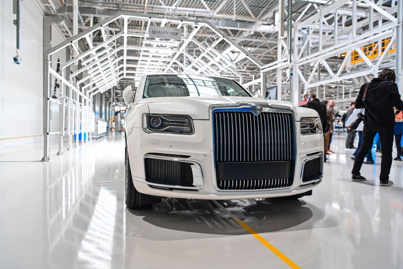 Автомобиль представительского класса Aurus