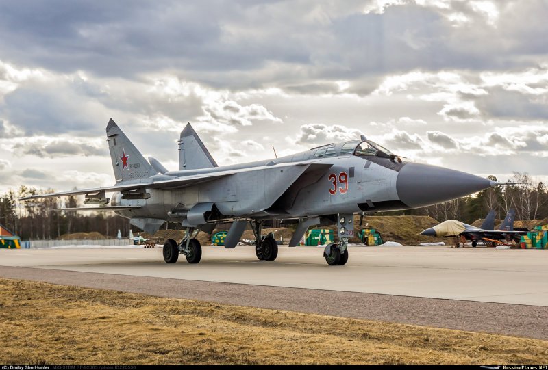 Истребитель-бомбардировщик миг-17