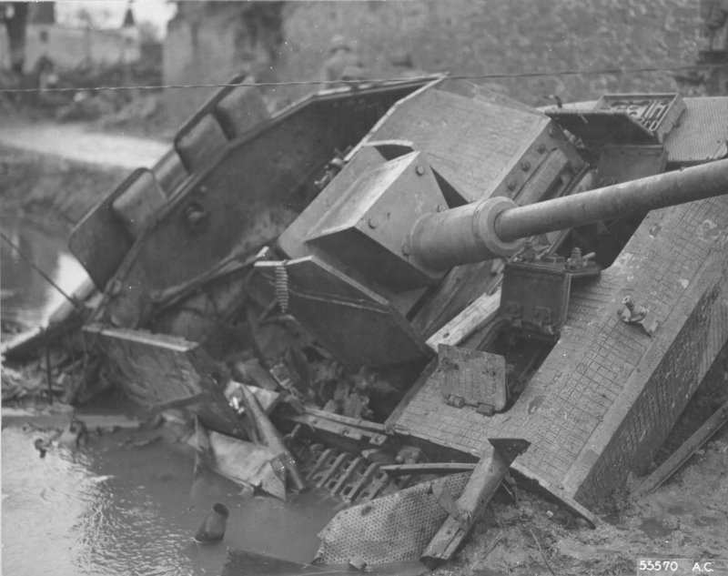 STUG 40 Ausf.g подбитая