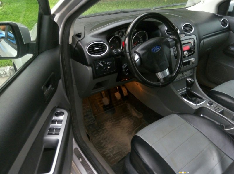 Ford Focus 2 chia салон