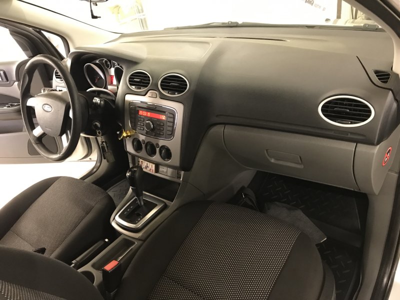 Ford Focus 2 хэтчбек салон