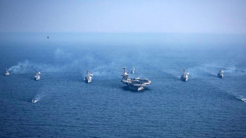 HMS Queen Elizabeth авианосец учения