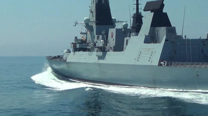 Корабль ВМС Великобритании в черном море