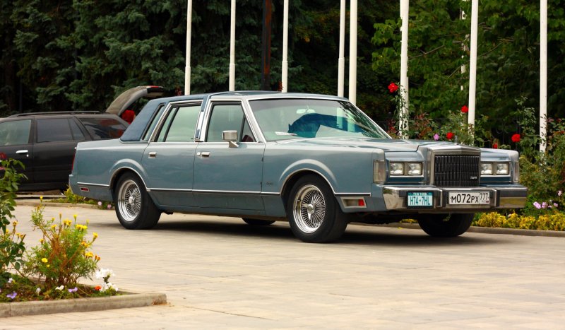 Lincoln Town car mk2