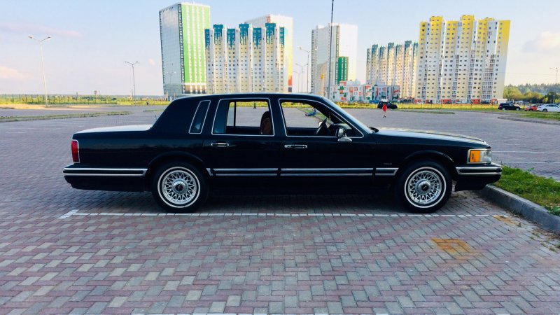 Lincoln Town car II