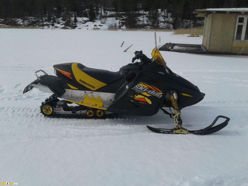 BRP 1200 снегоход