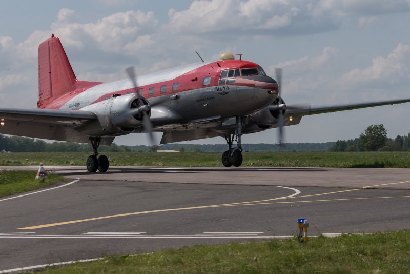 Транспортный самолет ил-14т