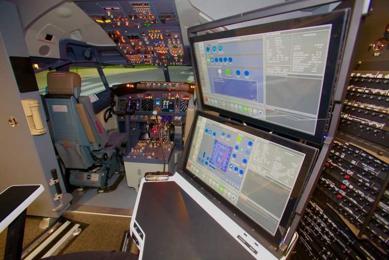 Кокпит Боинга 737 ng для симулятор