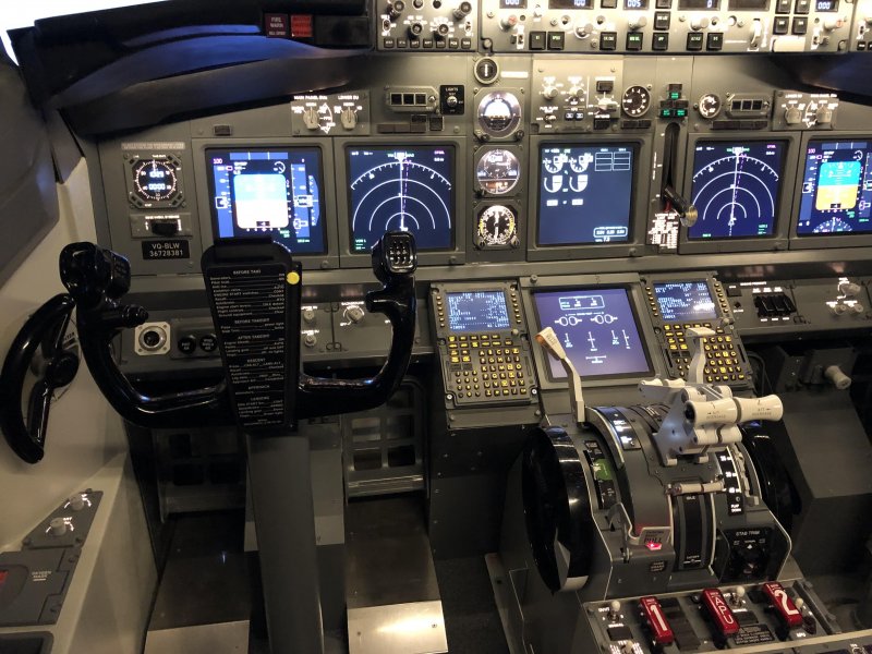 Радар в кабине пилотов Боинг 737-800