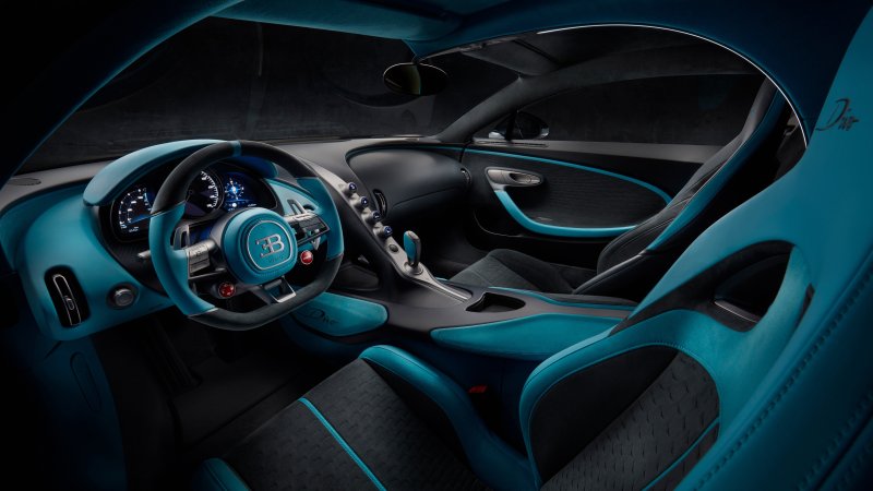 Машина Bugatti Chiron салон