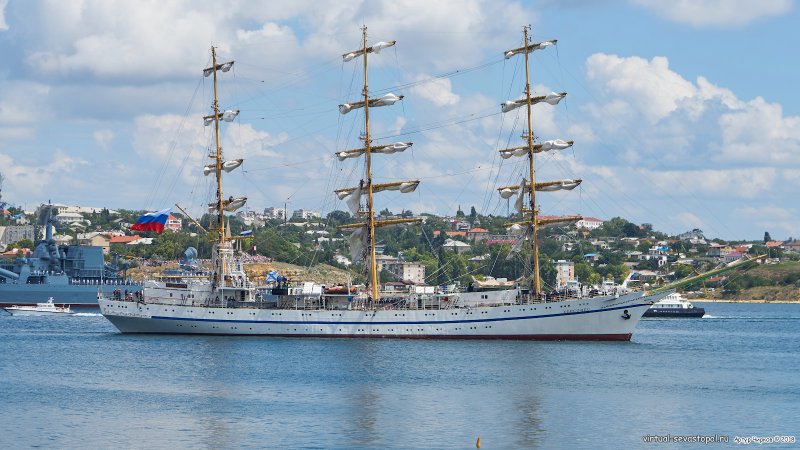 Парусник Херсонес в Сочи