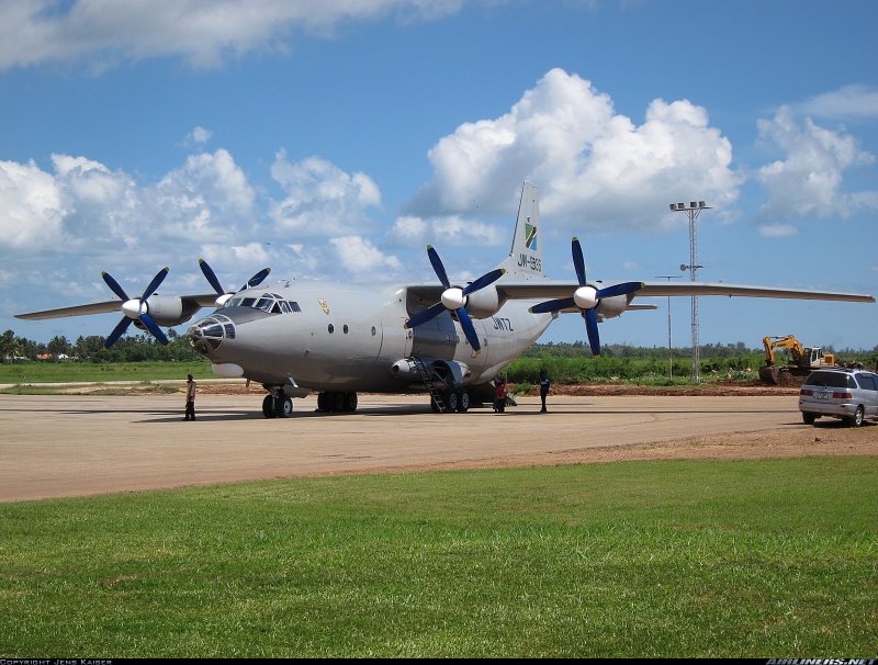 Самолет y 8f 200wa