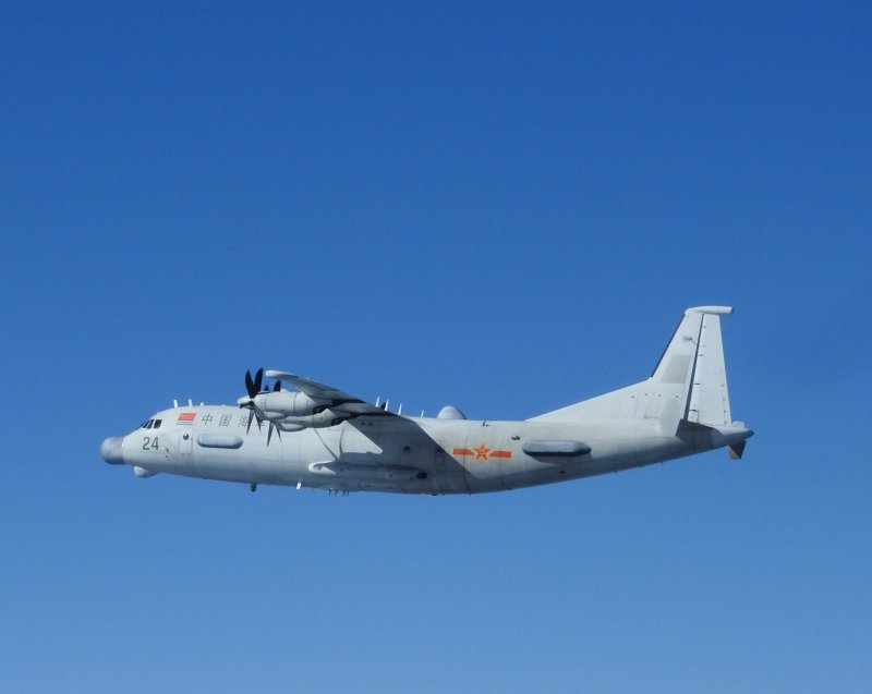 Shaanxi y-8 самолет