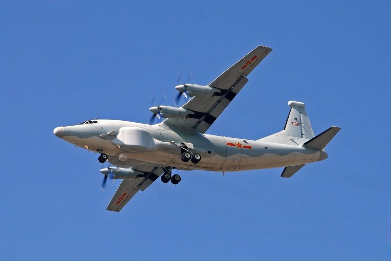 Shaanxi y-8 самолет