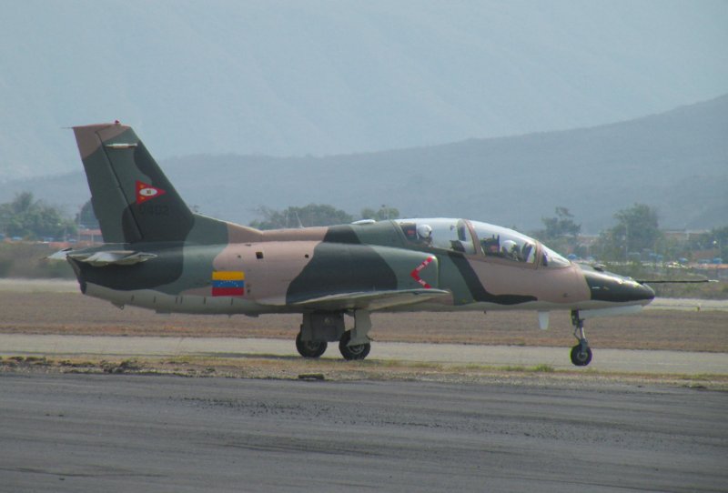 Самолета k-8w,