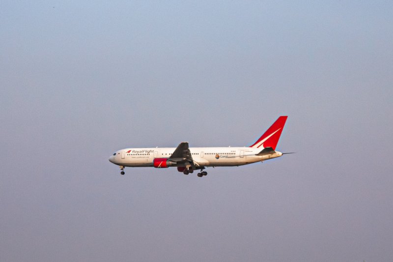 Самолет Боинг 757-300 Роял Флайт кабина пилотов