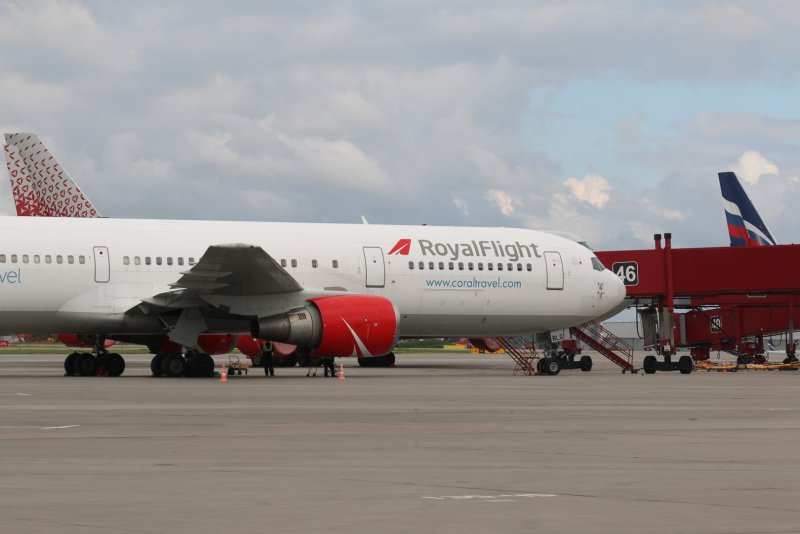 Роял Флайт 767-300