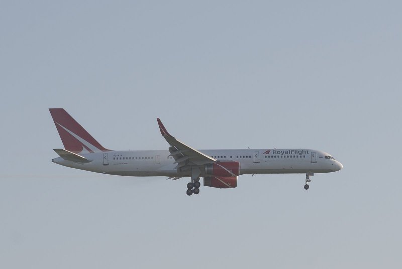 Боинг 757 28a Роял Флайт