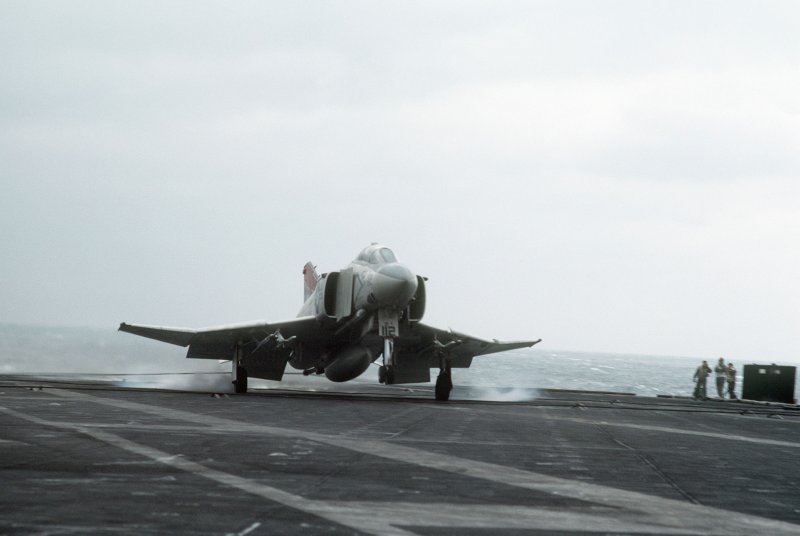 Упавший f-4 Phantom ll