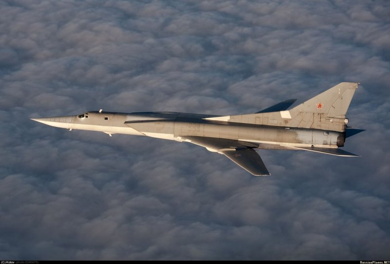 Стратегический ракетоносец-бомбардировщик ту-160