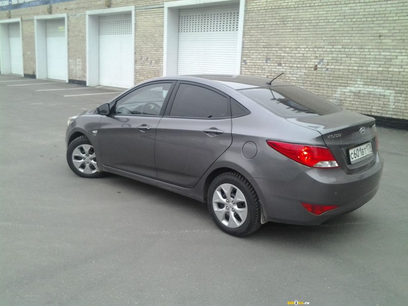 Hyundai Solaris хэтчбек серый