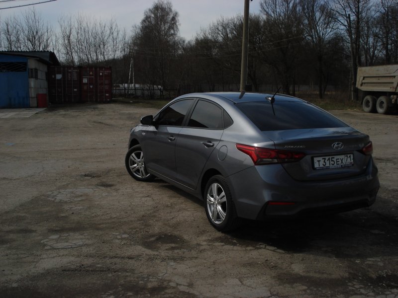Hyundai Solaris 2018 мокрый асфальт