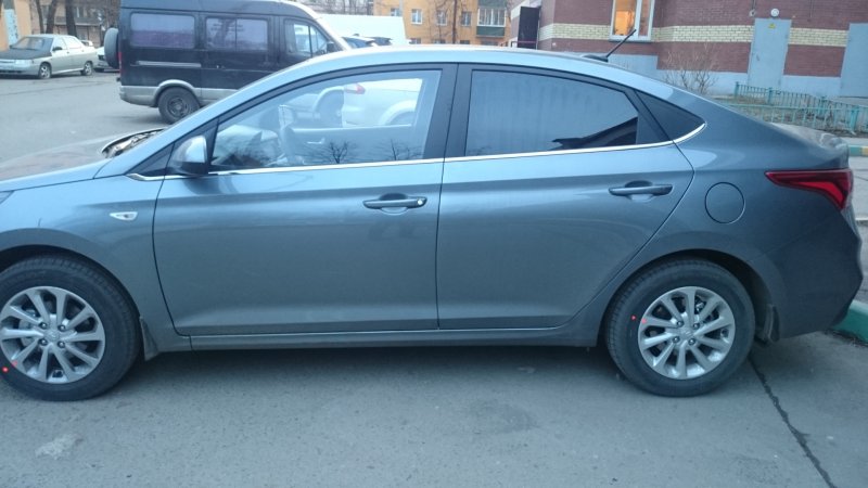 Hyundai Solaris 2018 серый кузов