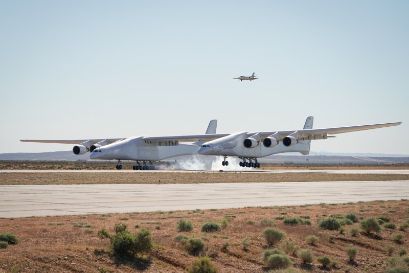 Stratolaunch самолет