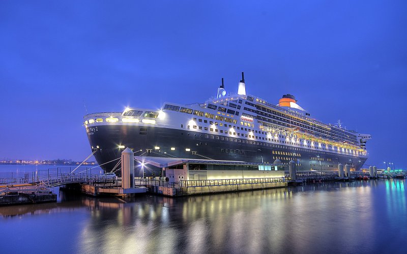 Корабль Queen Mary 2 в парту