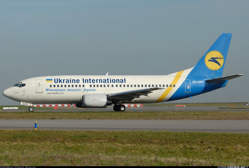 Ukraine International Airlines Boeing 737