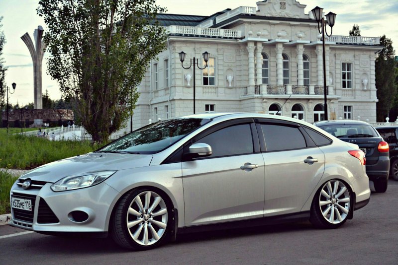 Форд фокус 3 седан r18