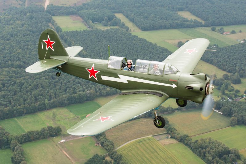 Су 27 рядом с як 52