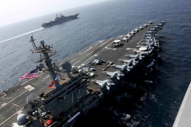 Авианосец Авраам Линкольн ВМС США