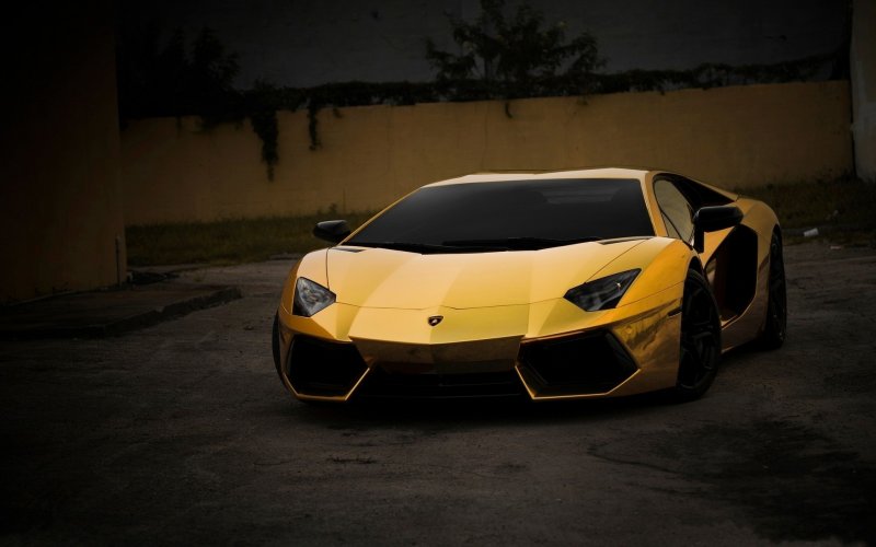 Золотой Lamborghini авентадор