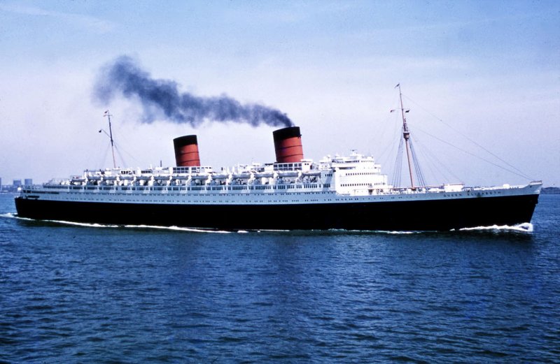 Круизный лайнер Queen Elizabeth-2