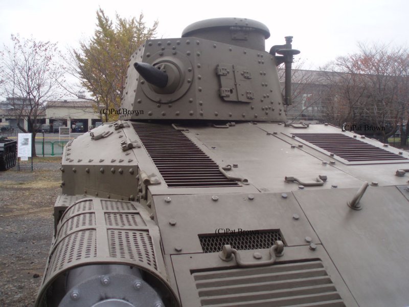 USA сзади танк