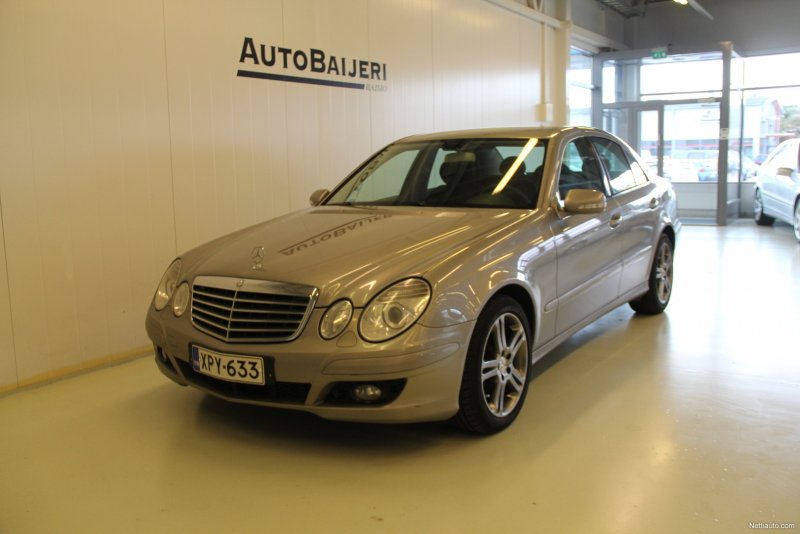 Мерседес Бенц е220 2001