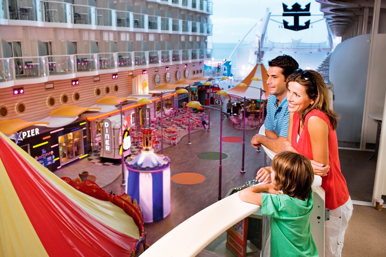 Детская палуба. Royal Caribbean Oasis of the Seas. Oasis of the Seas казино. Развлечения в круизе. Развлечения для детей на лайнере.