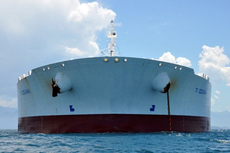 Супертанкер «Oceania»
