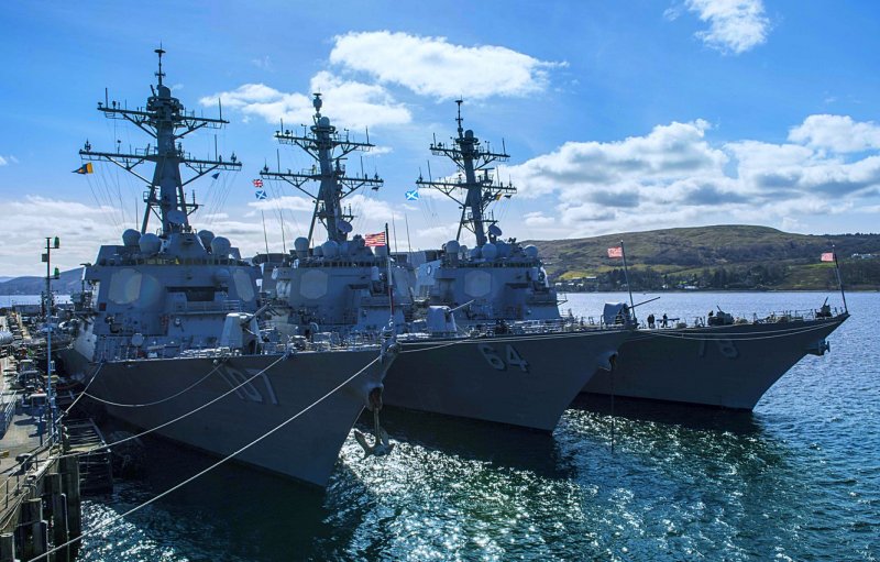 Ракетный эсминец USS gravely