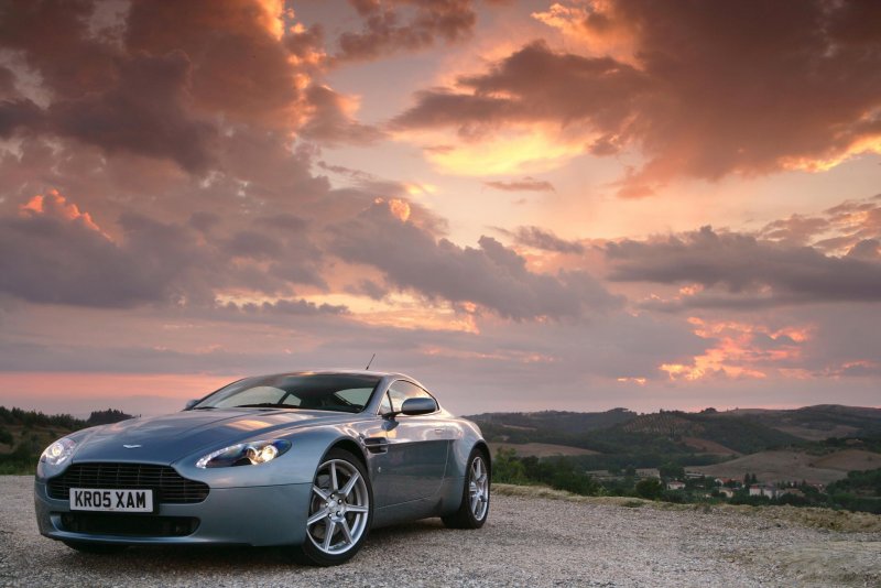 Aston Martin v12 Vantage