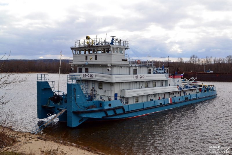 Теплоход толкач от-2400