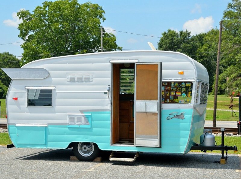 Recreational vehicle кемпинг