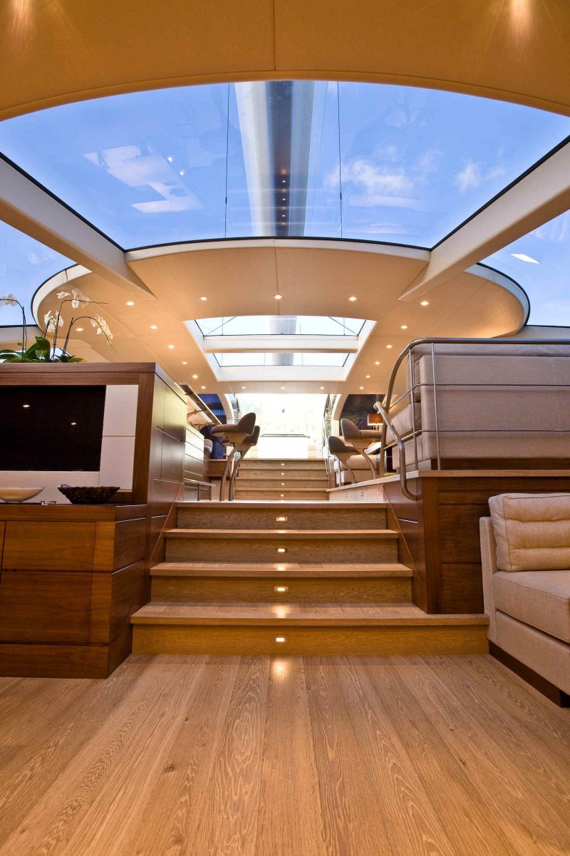 Яхта Luxury Yacht